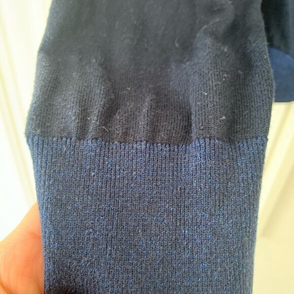 Banana Republic supima cotton navy blue sweater L - Picture 2 of 4